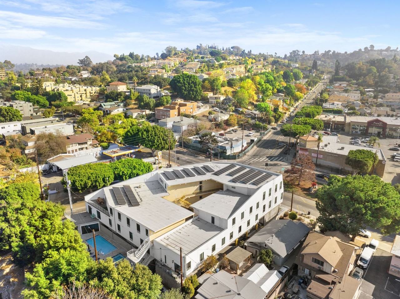 Arroyo LA Designer Studio Community Living - Photo 6 of 24