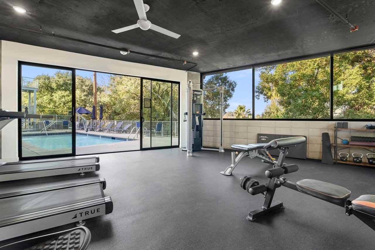 Arroyo LA Designer Studio Community Living - Photo 4 of 24