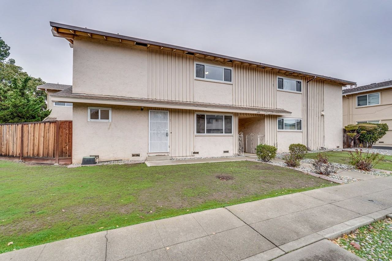 699 Grand Coulee - Photo 2 of 50