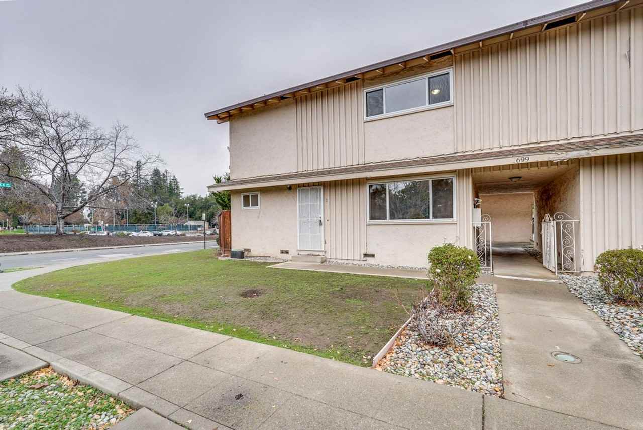 699 Grand Coulee - Photo 3 of 50