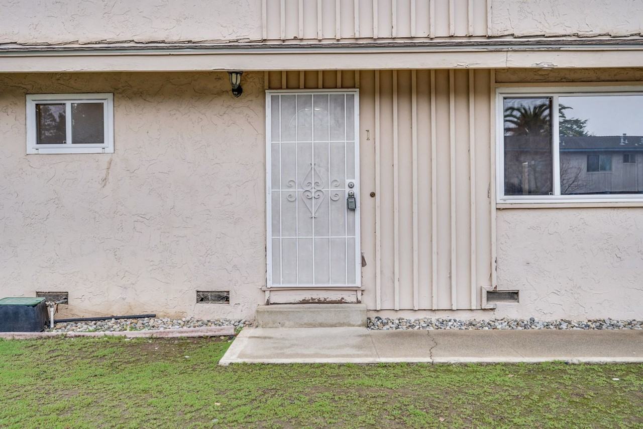 699 Grand Coulee - Photo 4 of 50
