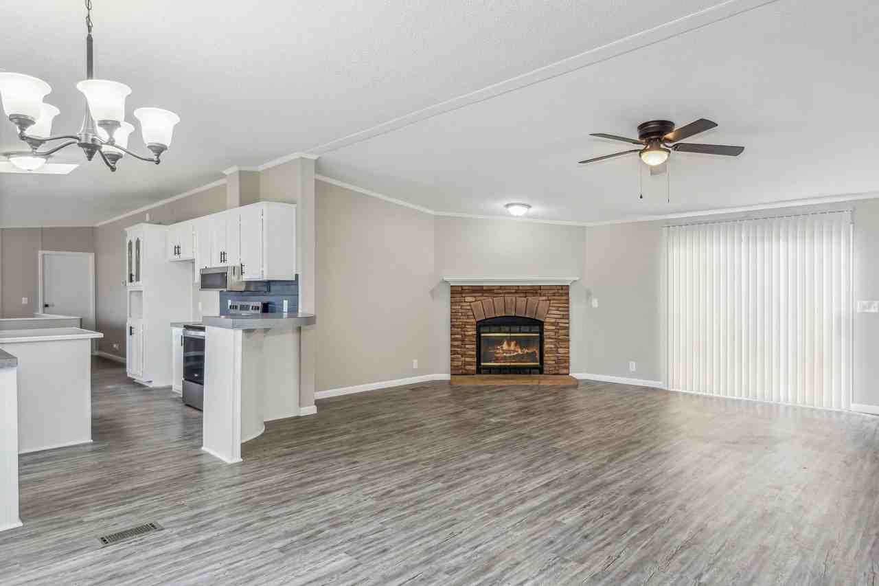 1008 W 60th St S - Photo 3 of 23