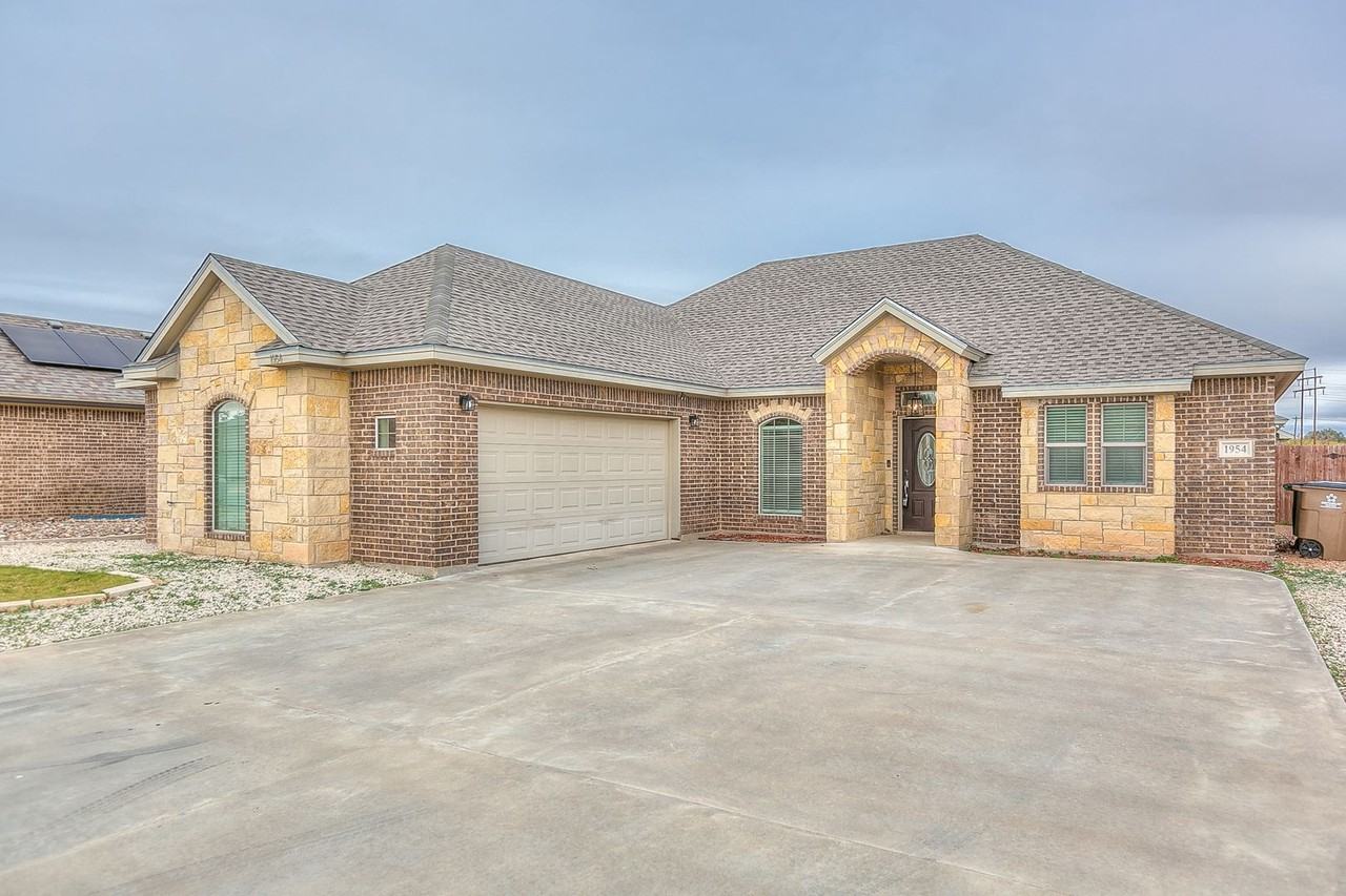 1954 Pine Valley St - Photo 3 of 25