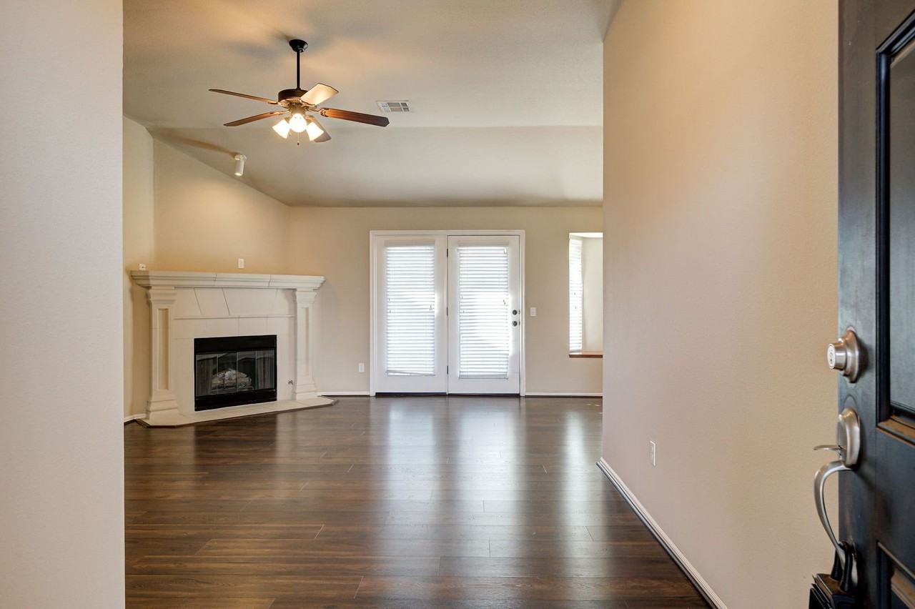 12301 Pittsburgh Ave - Photo 5 of 33