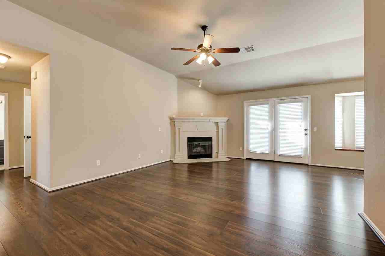 12301 Pittsburgh Ave - Photo 6 of 33