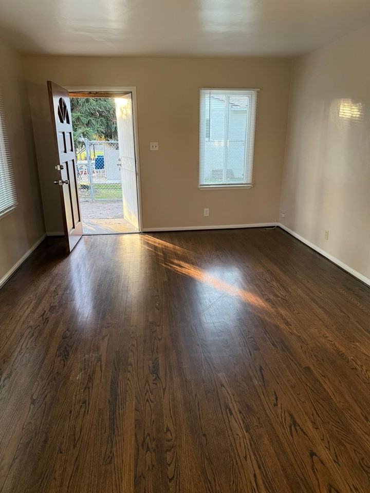 607 King St - Photo 3 of 11