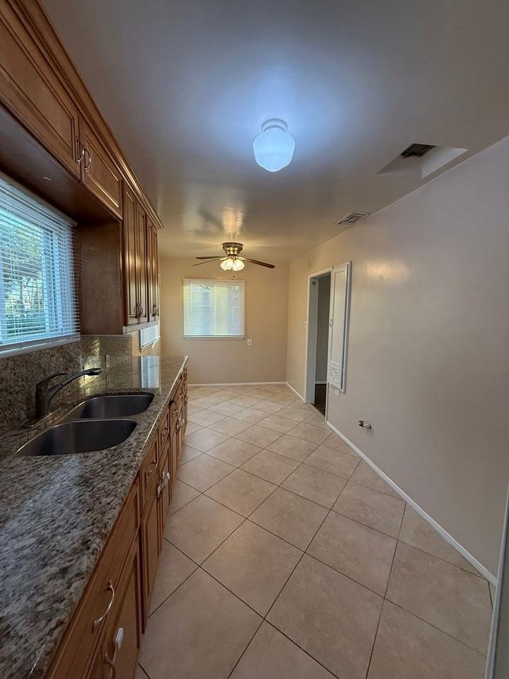 607 King St - Photo 5 of 11
