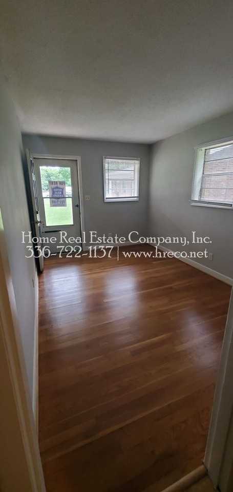 135 E Wall St #5 - Photo 3 of 7