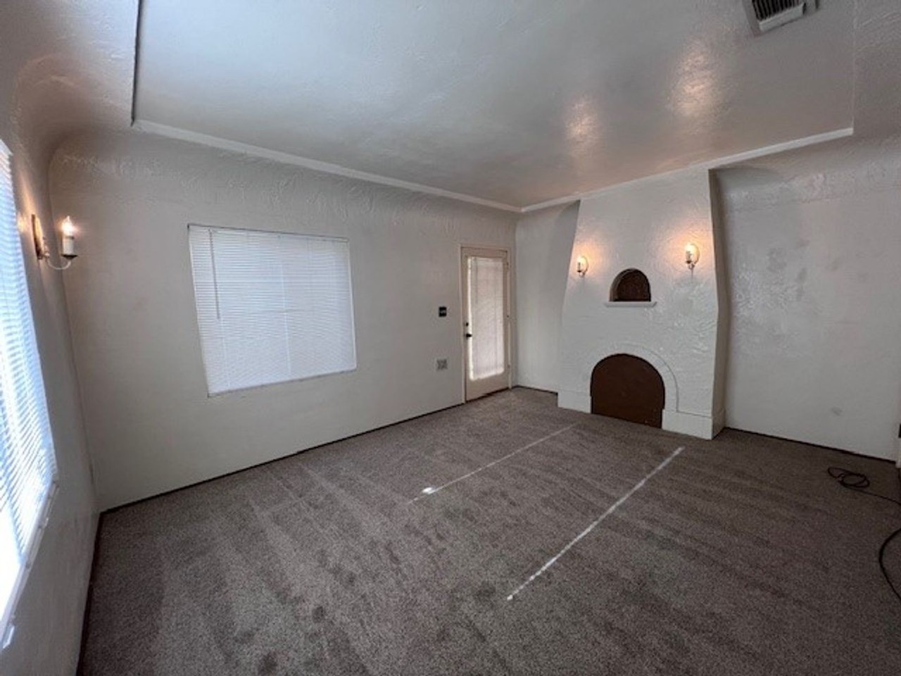 2643 Harkness St - Photo 3 of 7