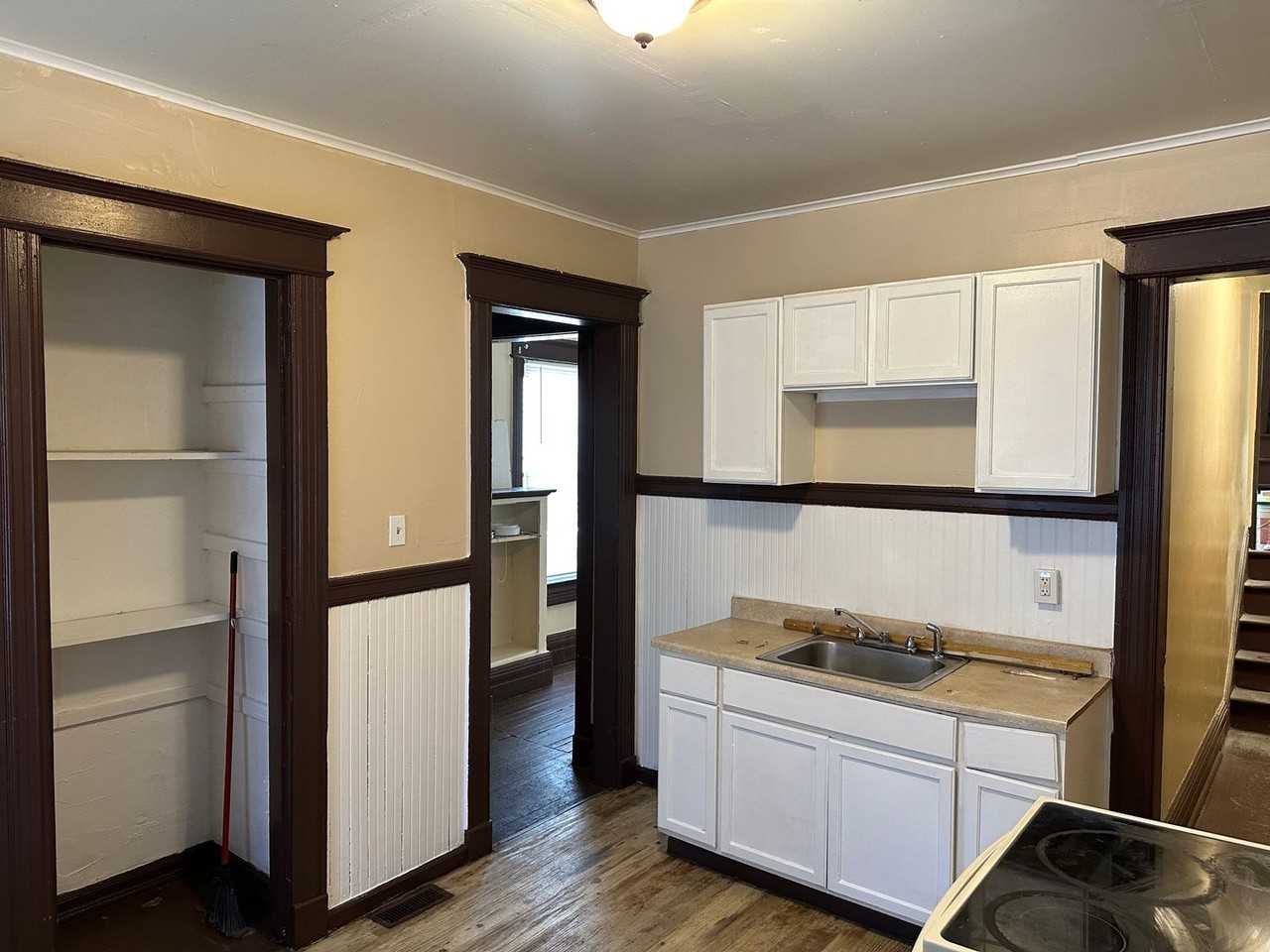 70 Romeyn St - Photo 3 of 19