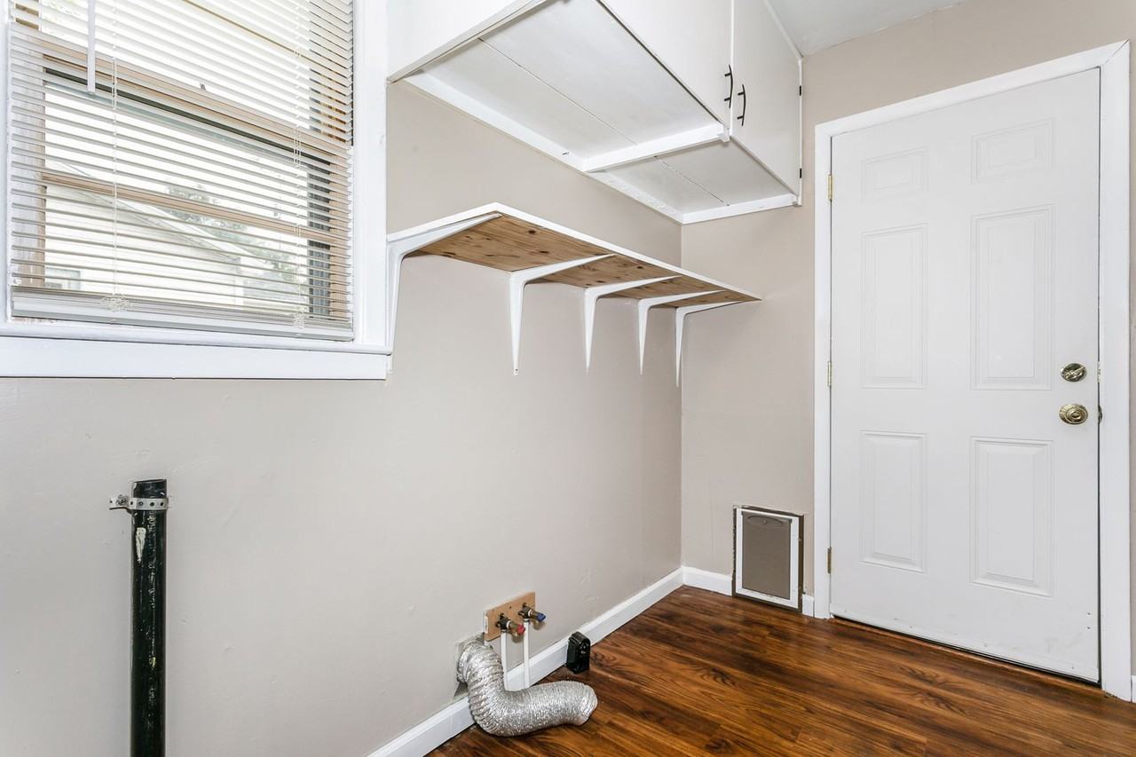 2060 S Bonn St - Photo 3 of 12