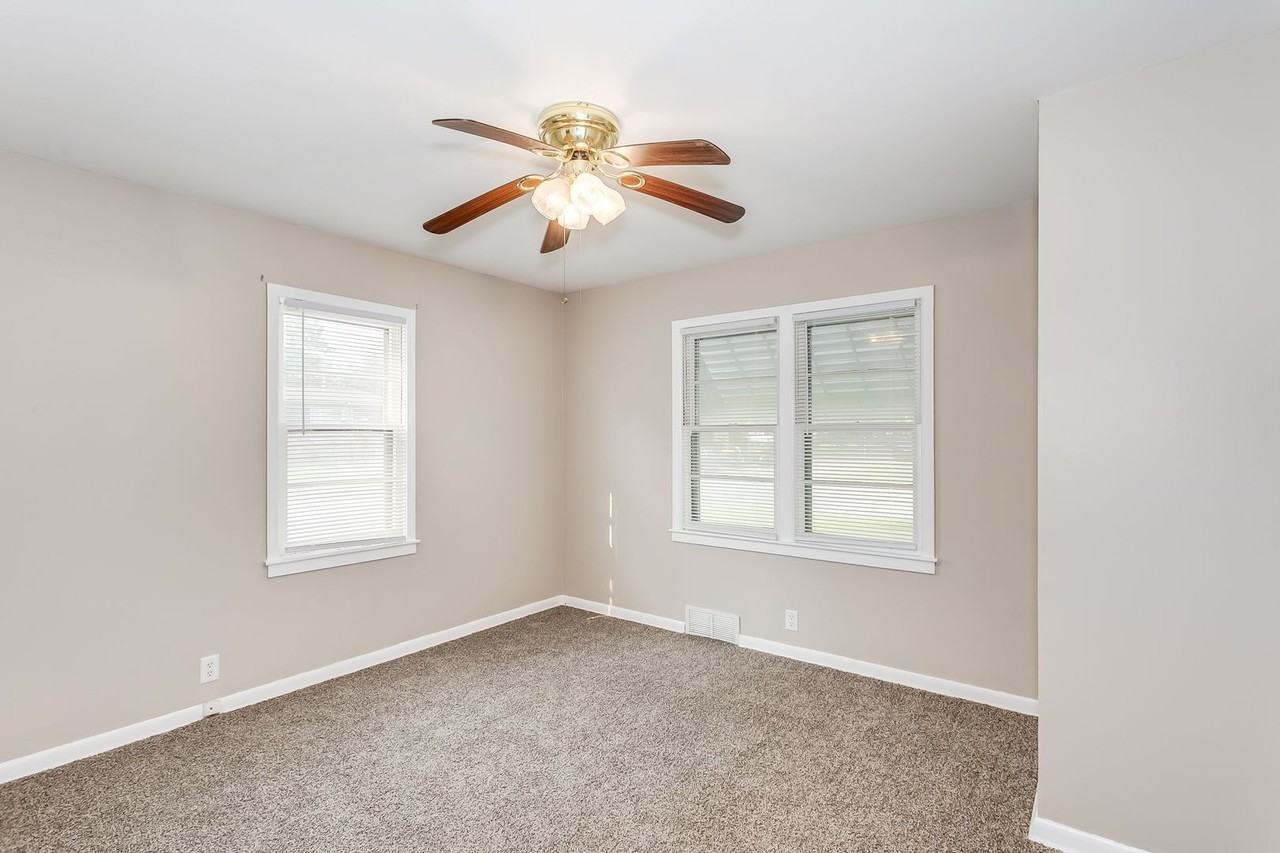 2060 S Bonn St - Photo 6 of 12