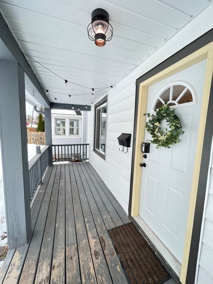 924 E 8th St - Photo 2 of 19