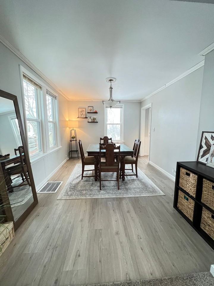 924 E 8th St - Photo 6 of 19