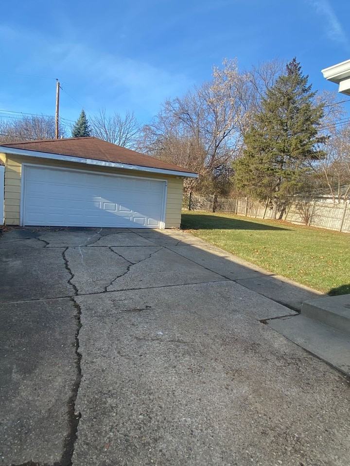 6353 N Joyce Ave - Photo 2 of 13