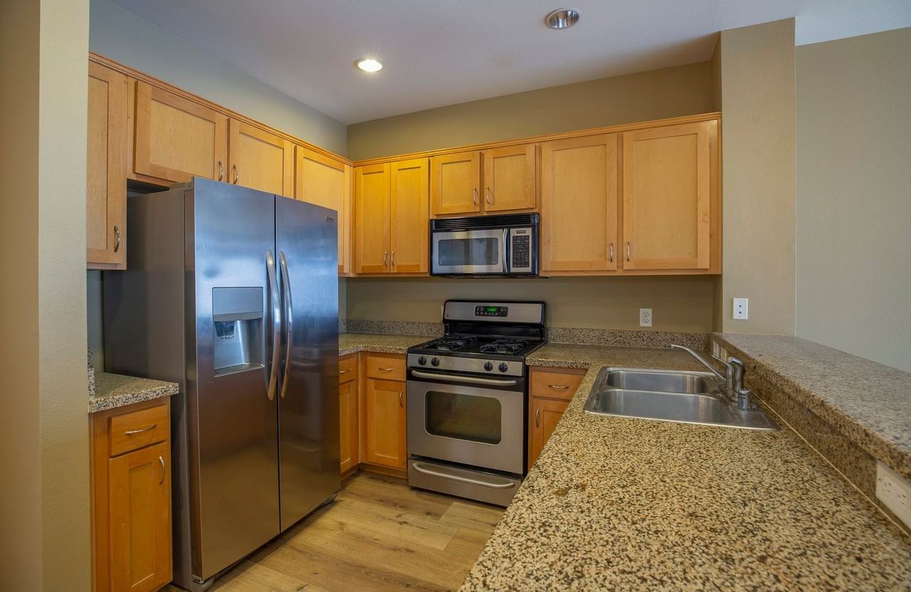 450 J St #6141 - Photo 7 of 31