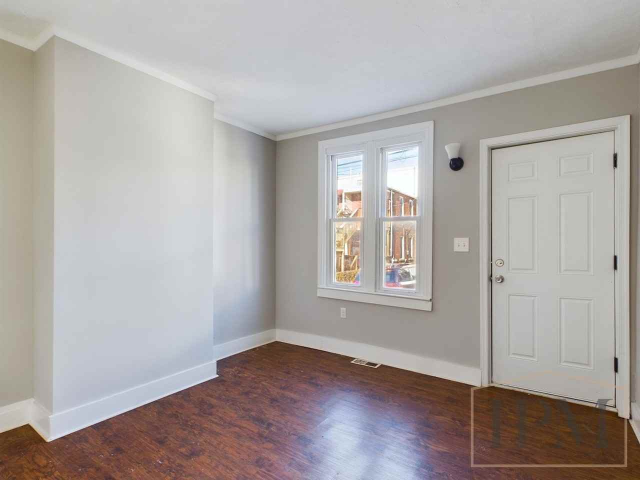 716 School St - Photo 3 of 16