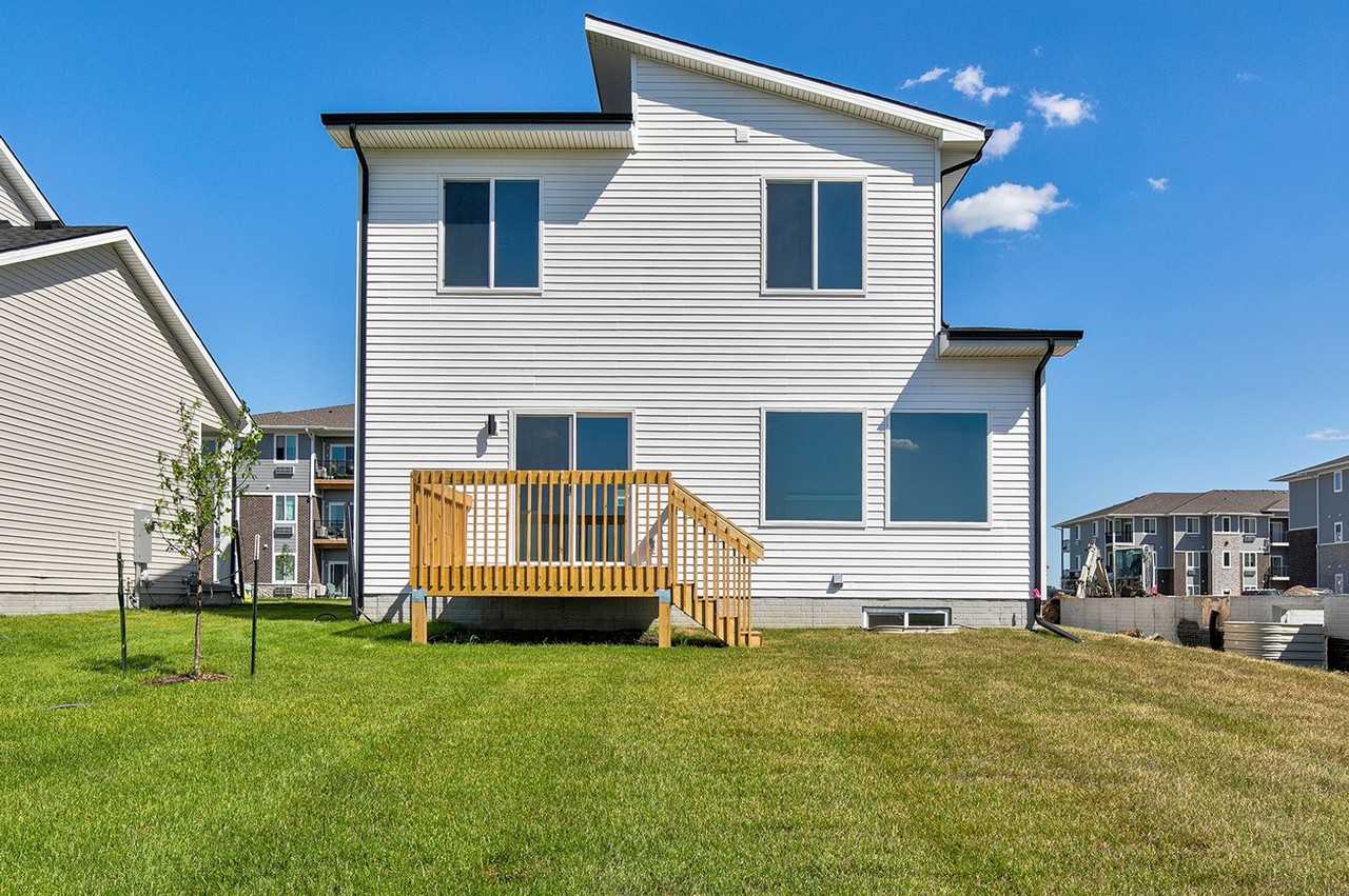 2408 Paine St Ne - Photo 2 of 21