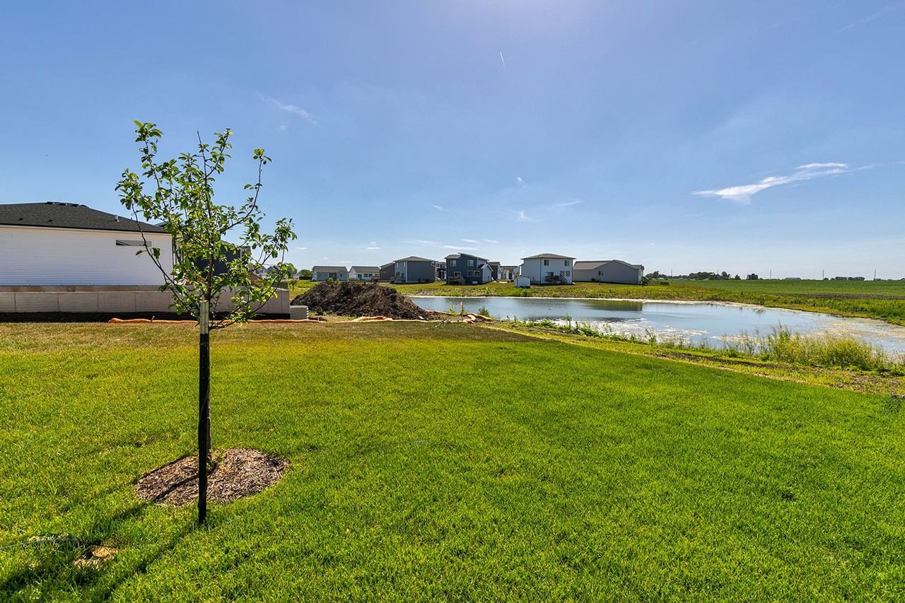 2408 Paine St Ne - Photo 3 of 21