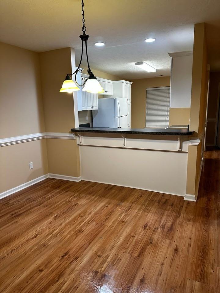 228 Sunview Dr - Photo 2 of 11