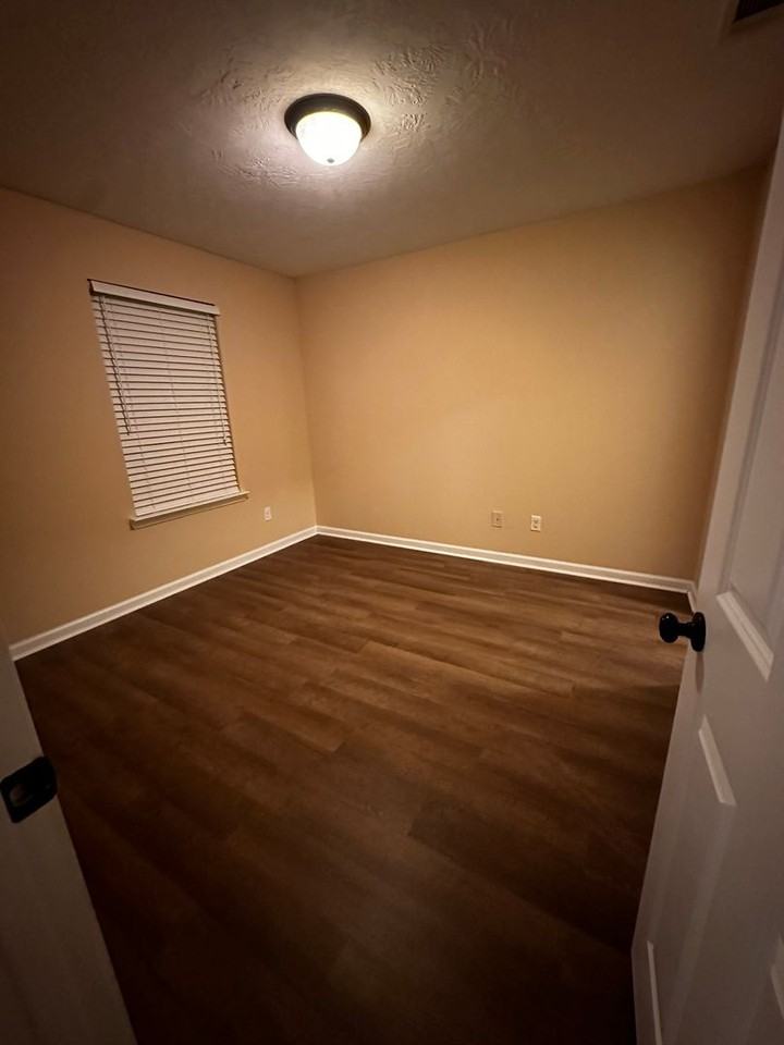 228 Sunview Dr - Photo 3 of 11