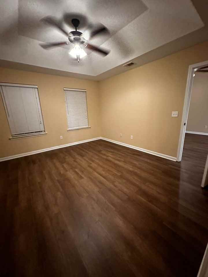 228 Sunview Dr - Photo 4 of 11