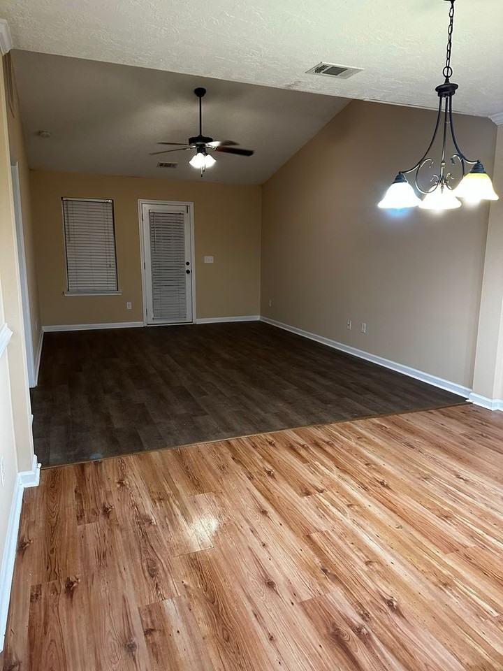 228 Sunview Dr - Photo 5 of 11