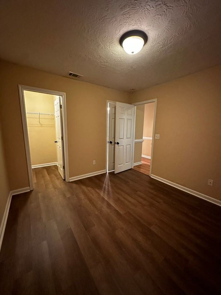 228 Sunview Dr - Photo 6 of 11