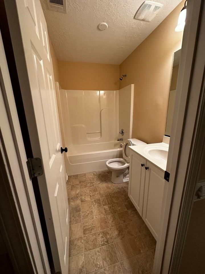 228 Sunview Dr - Photo 7 of 11