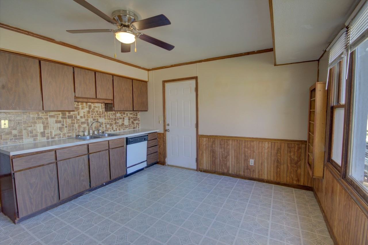 1208 95th Ave W - Photo 3 of 30