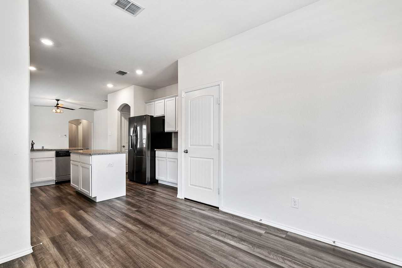 2417 Dolostone Dr - Photo 6 of 25