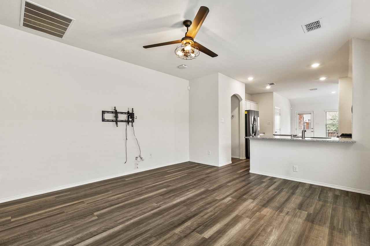 2417 Dolostone Dr - Photo 7 of 25