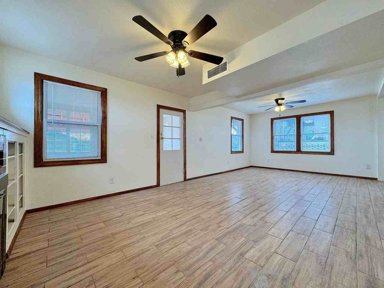 3925 Mountain Avenue - Photo 6 of 26