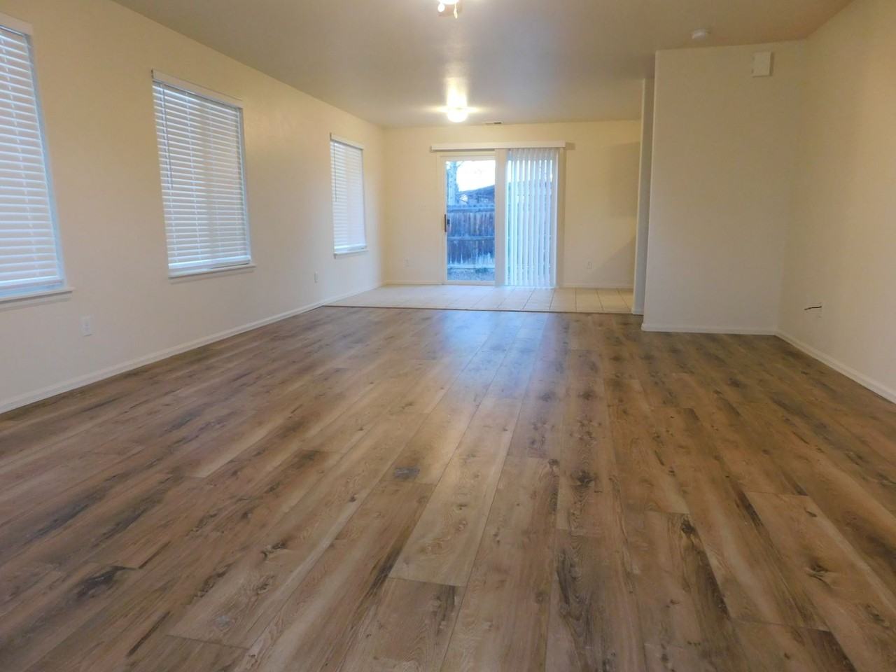 3132 Shamrock Dr - Photo 2 of 22