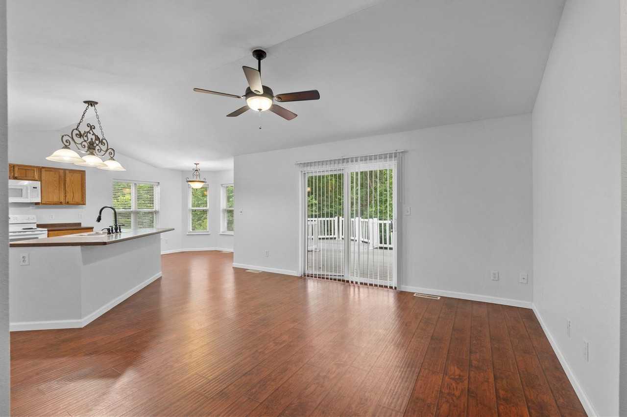 1319 Platinum Ct - Photo 3 of 21