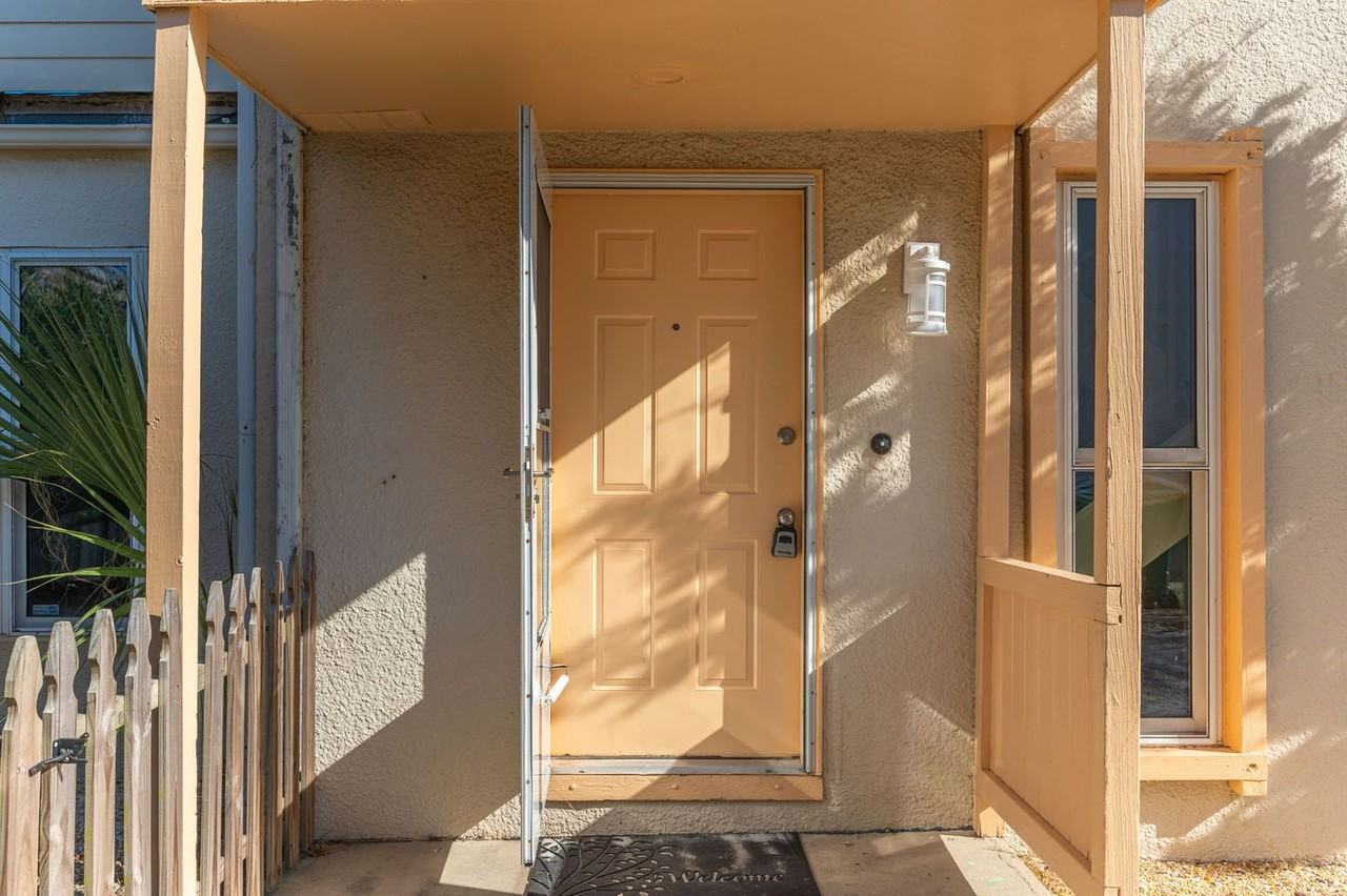 222A Angler Ave - Photo 4 of 39