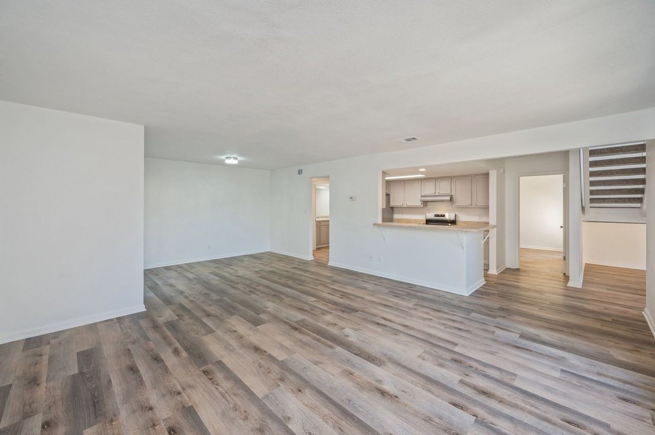 222A Angler Ave - Photo 7 of 39