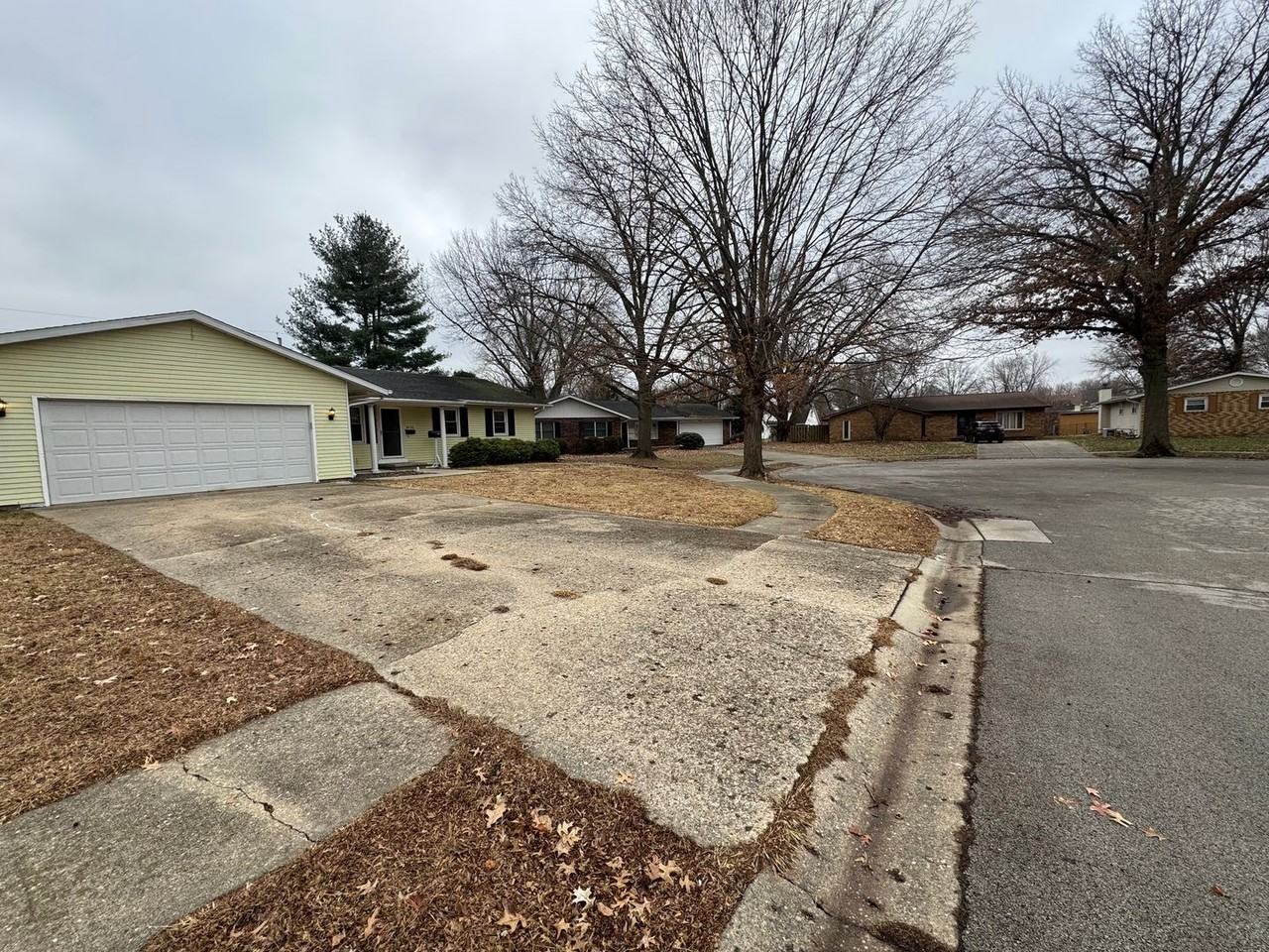 4026 Brookfield Dr - Photo 2 of 32