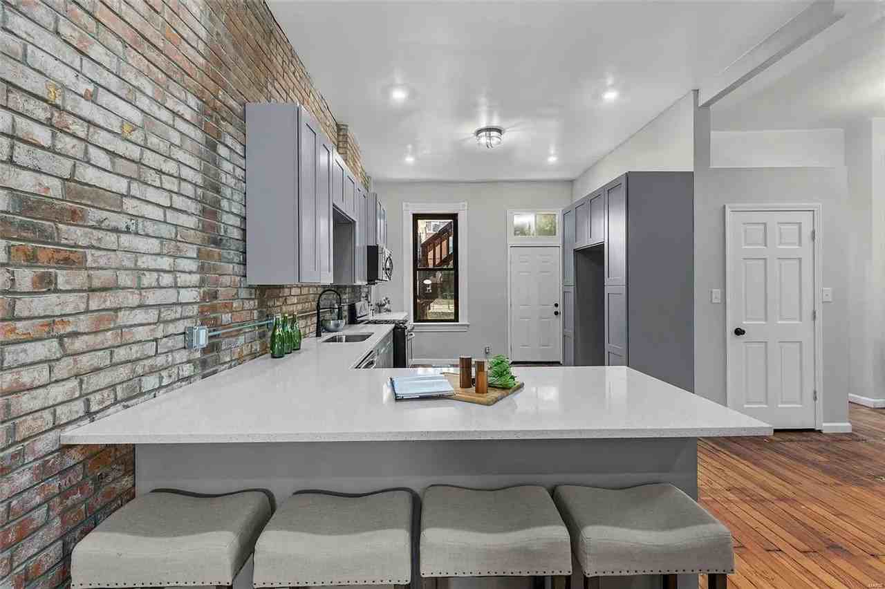 3418 Pennsylvania Ave - Photo 4 of 19