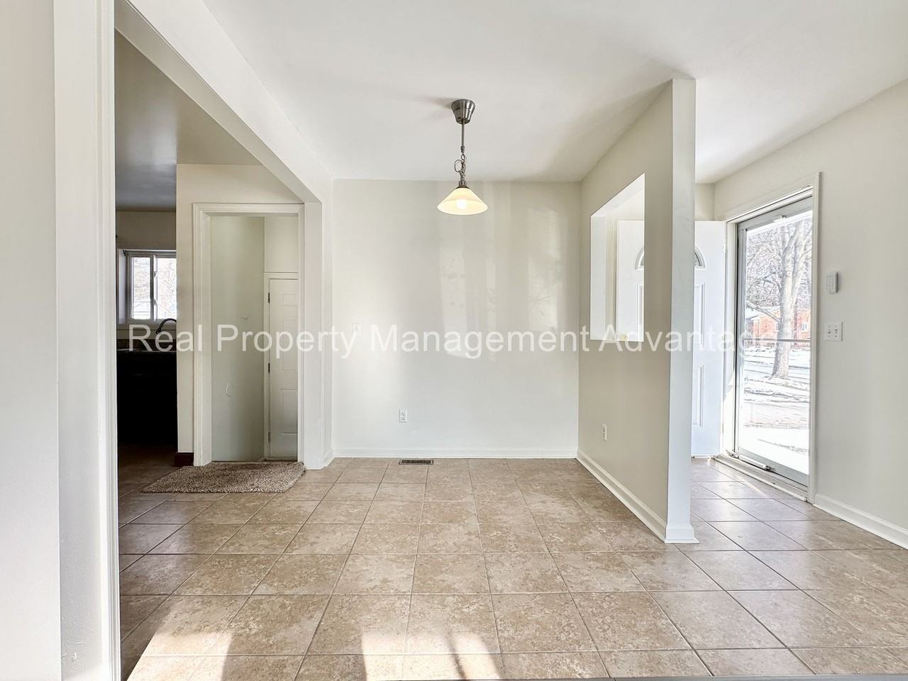 24031 Meadowlark St - Photo 6 of 25