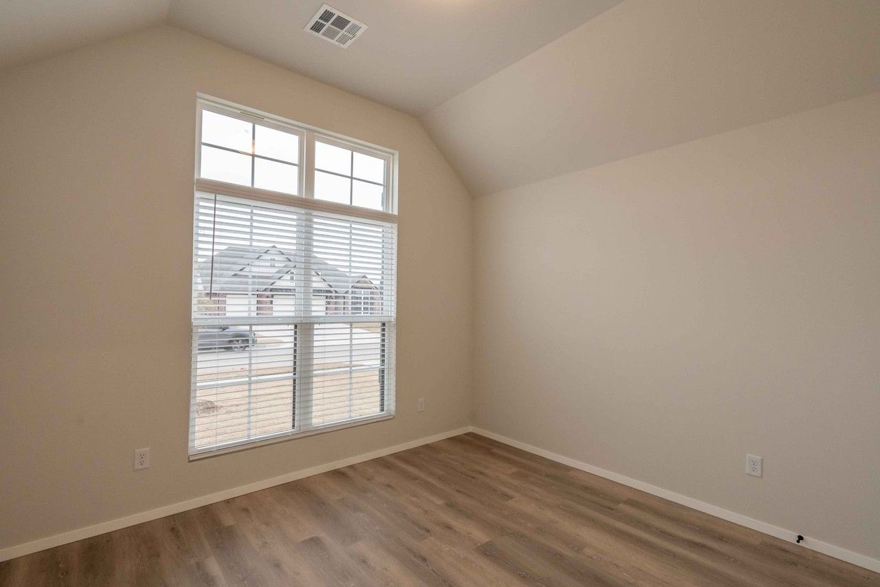 12461 S Lakewood Ave - Photo 4 of 43