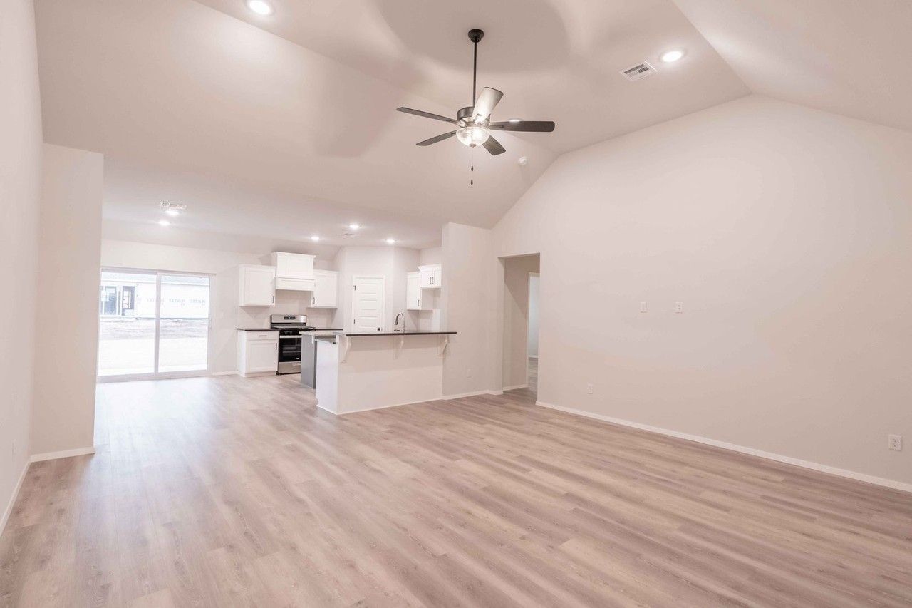 12461 S Lakewood Ave - Photo 6 of 43