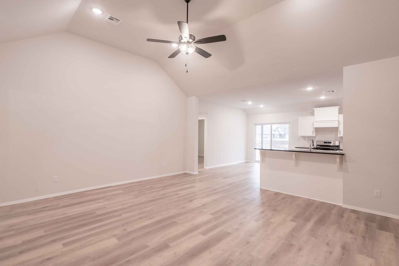 12461 S Lakewood Ave - Photo 7 of 43
