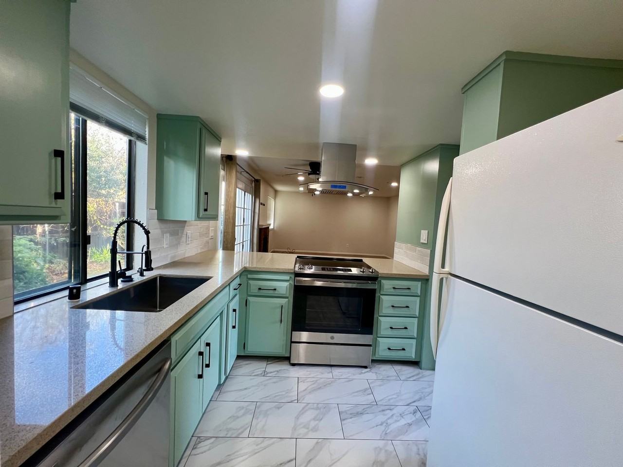 5170 Riverside Blvd - Photo 6 of 19