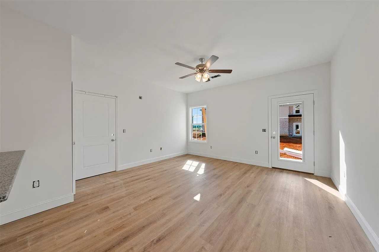 355 Hillview Mills Blvd. - Photo 4 of 15