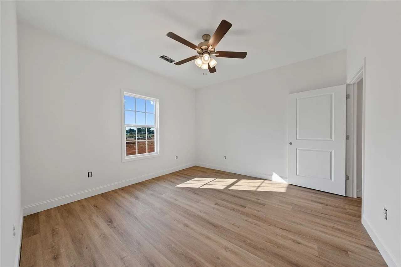 355 Hillview Mills Blvd. - Photo 5 of 15