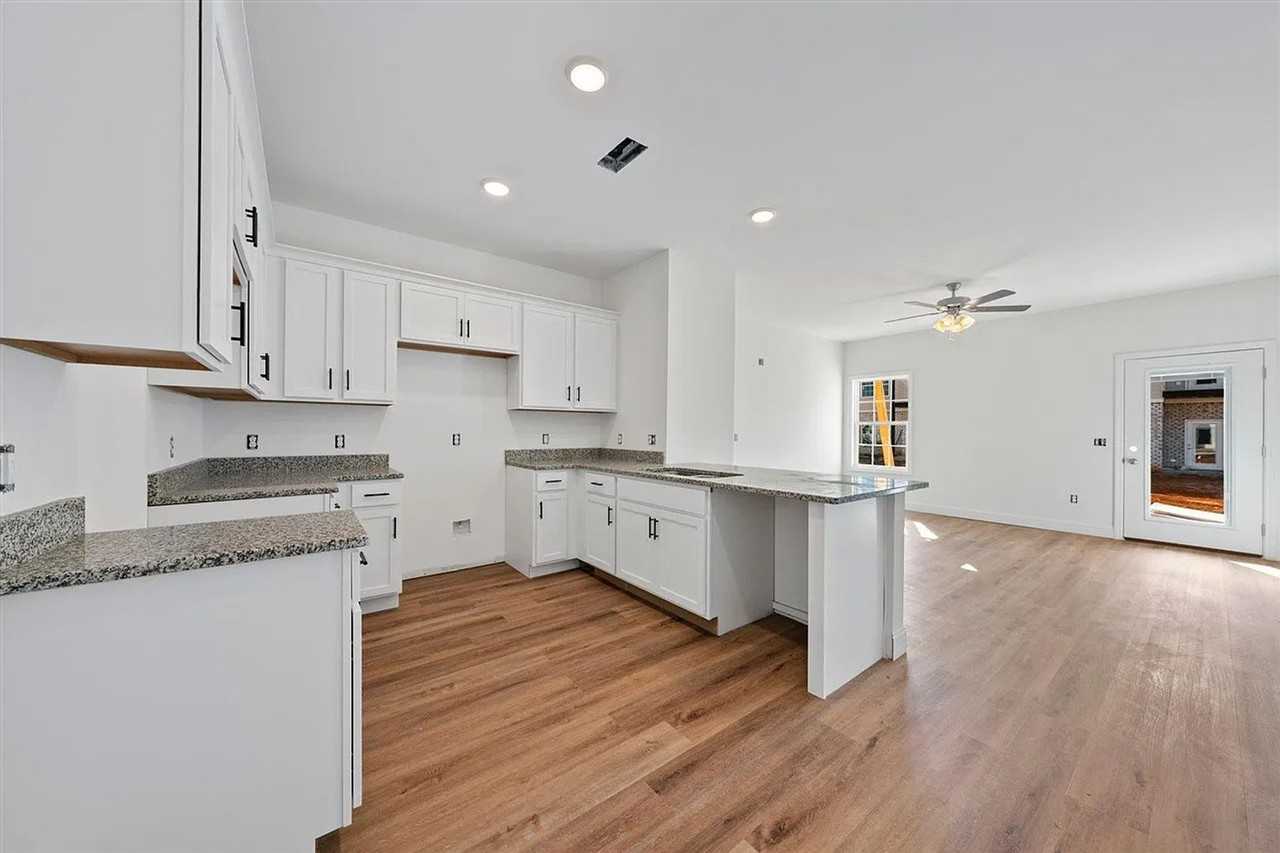 355 Hillview Mills Blvd. - Photo 6 of 15