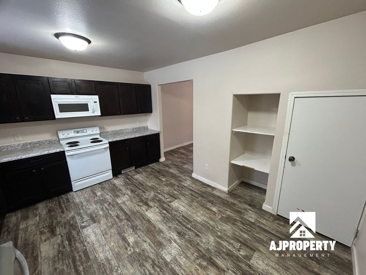 214 W Russell St - Photo 3 of 12