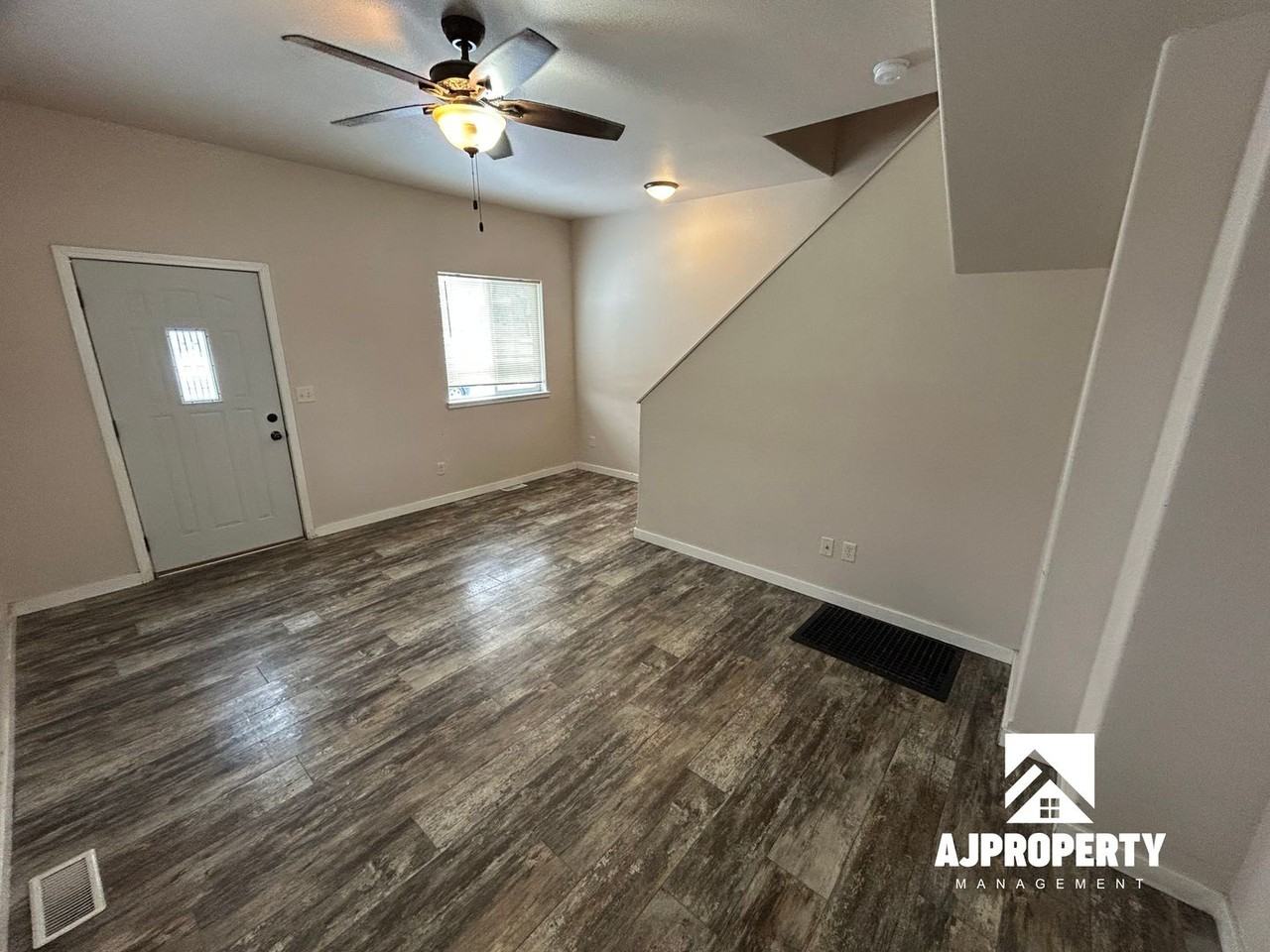 214 W Russell St - Photo 5 of 12