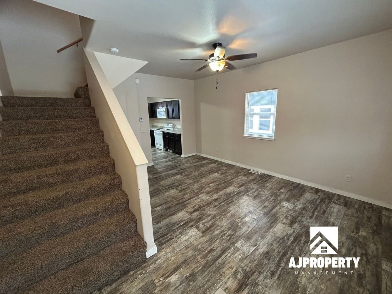 214 W Russell St - Photo 6 of 12